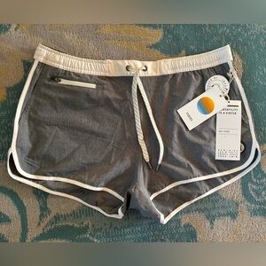Vuori Womens Tavi Board Shorts Grey Linen textureNWT - Size large